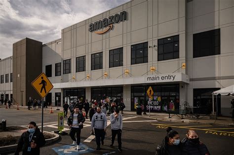 Amazon Workers In New York Vote To Unionize