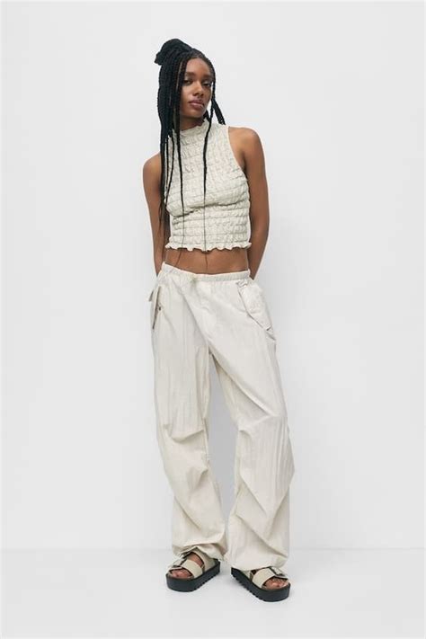 El top del que hablan las expertas en moda está en Pull&Bear, 3 colores