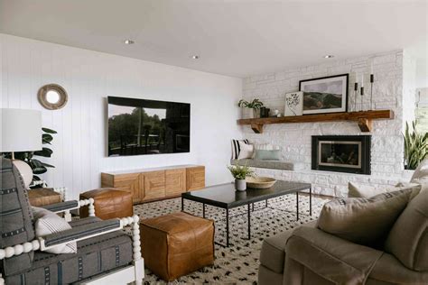 How To Decorate A Small Living Room With White Walls