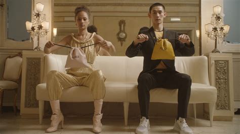 ใช้ง่าย ดีไซน์สวย! กระเป๋าแบรนด์ Fendi รุ่น Roma Packaging ถือไปไหนก็เก๋