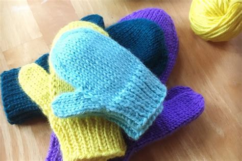 Simple Mitten Knitting Pattern - PurlsAndPixels