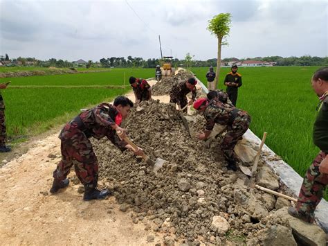 Kokam Blora Ikut Pembangunan Jalan Makadam Bersama Tni Manunggal