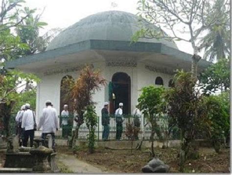 Wisata Ziarah Di Makam Habib Ahmad Bafaqih Di Kemusuh Dan Kisah Karomahnya