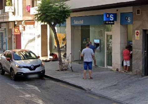 Atracan A Punta De Cuchillo Una Sucursal Bancaria En Torrevieja