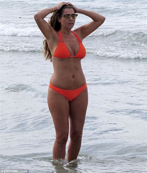 Imogen Thomas Shows Off Curves In Bikini In Mallorca Daily Mail Online