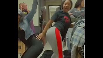 Sexy Ebony Pussy Throwing That Phat Booty XVIDEOS