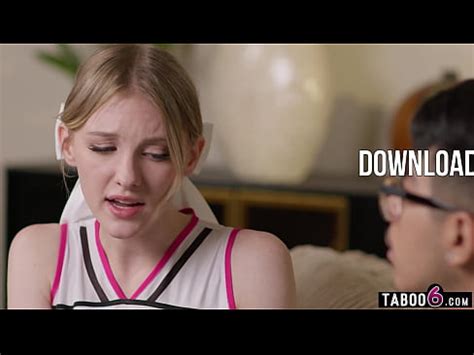 Un chico virgen tímido se folla a la joven animadora más popular Melody Marks XVIDEOS