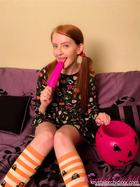 Horny Babe Cherry Fae Drilling Her Pussy With A Pink Toy Photos