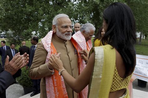 Pm Narendra Modi Given Warm Welcome By Indians In Us Zee Business