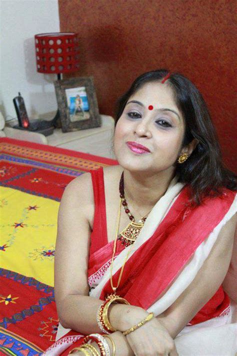 Celebrity Trends Photography Hot Tamil Aunties Mulai Photos Peperonity Facebook