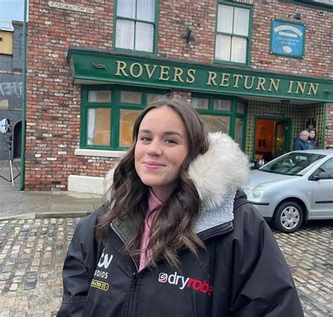 Strictlys Ellie Leach Famous Co Star Cousin Split From Influencer