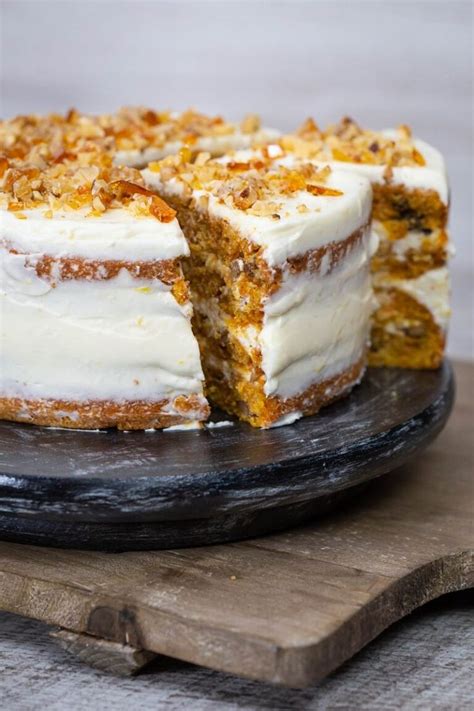 Carrot cake Tort cu morcovi și cremă de brânză Ciocolată Şi Vanilie