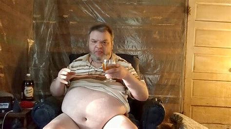 Naked Fat Chub Drinking Piss Chub Daddy Piss Pissing Gay Bingo