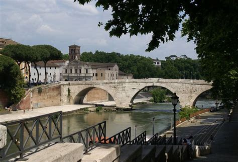 Rom Isola Tiberina San Bartolomeo All Isola Und Ponte Cestio Tiber