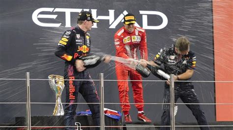 Verstappen Grijpt Historische Wereldtitel F1 Na Bloedstollend Duel Met