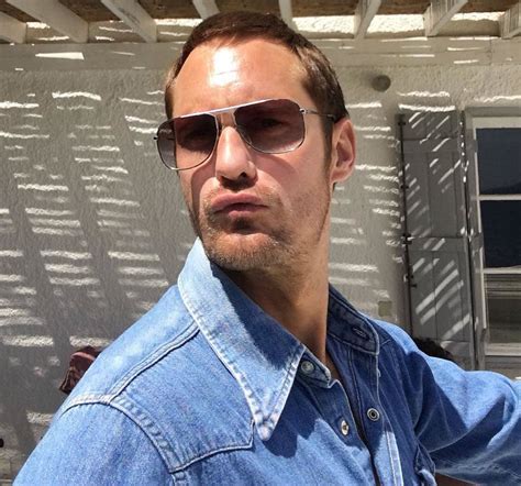 Am I the only person who kind of thinks Alexander Skarsgård is gay