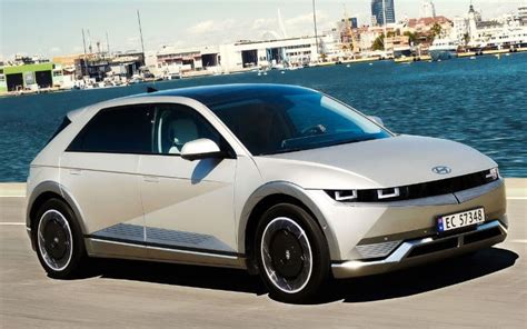 10 Electric Cars With Heads Up Display With Pics Engine Patrol