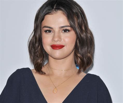 Selena Gomez Hot Celebs Home