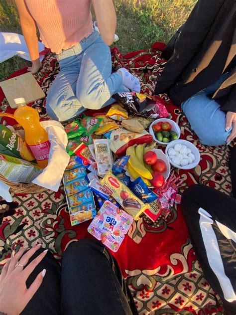 пикник по цветам пикник с друзьями in 2024 | Chiara, Friends, Quick