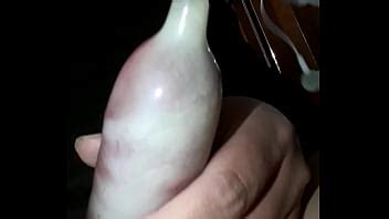 Huye Cum en condón XVIDEOS