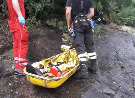 Foto Cade In Un Dirupo A Strapiombo Sul Lago Maggiore A Luino Enne