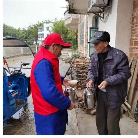 这个举措好！南康龙华为老年人提供养老食堂送餐上门服务，每人每餐5 7元！党建为龙华镇理事会