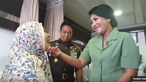 Menangis Ini Momen Jenderal Tni Andika Perkasa Jenguk Sertu Rizka