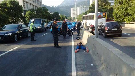 Dupla é presa após perseguição no Túnel Rebouças Rio de Janeiro O Dia