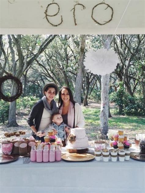 7 Foto Keluarga Lesbian Yang Jadi Motivasi LGBT Memulai Keluarga Lifestyle Fimela