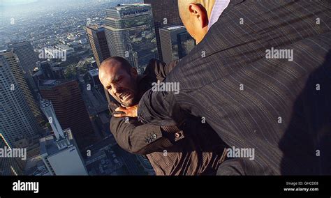 CRANK USA 2006 Mark Neveldine, Brian Taylor Action scene: Chev Chelios (JASON STATHAM) über den ...