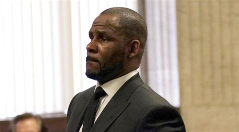 R Kelly Arrested In Chicago On Federal Sex Crime Charges R Kelly Celebrity News And Gossip