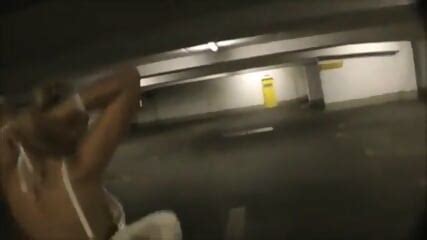 Gro E T Towierte Milf Wird Auf Dem Parkplatz Gefickt