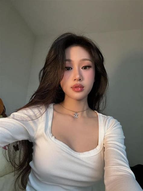 Hot girl Sài thành Bảo Hân khoe góc mặt đẹp tựa búp bê Báo Tri thức Cuộc sống