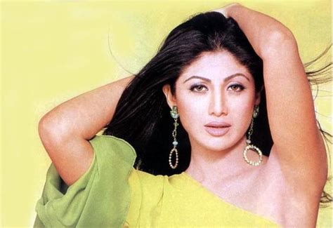 CINIEXTRA Shilpa Shetty Hot Photos Stills Wallpapers