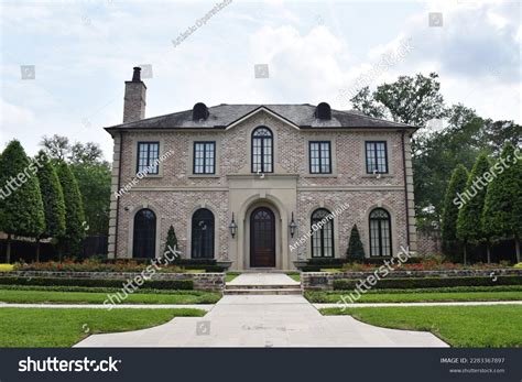 13,246 Old Mansion House Entrance Images, Stock Photos & Vectors ...