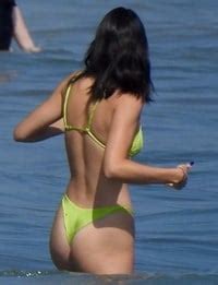 Kendall Jenner Shows Her Dumpy Ass In A Thong Bikini