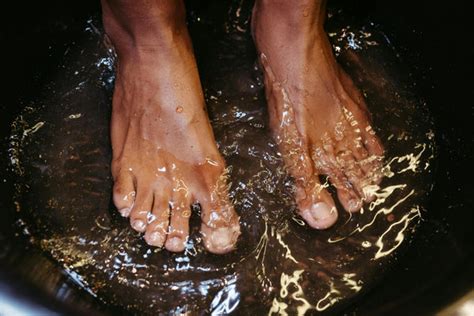 Foot Soaks Science Behind Detox and Relaxation Benefits – Beauty Market ...