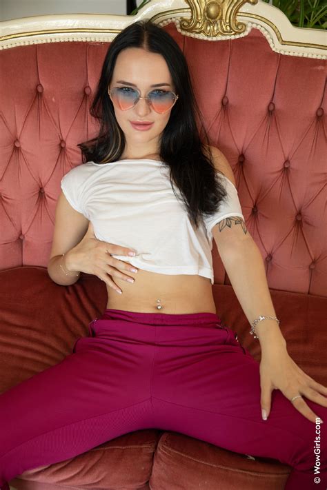 Sasha Sparrow Nude Newcomer