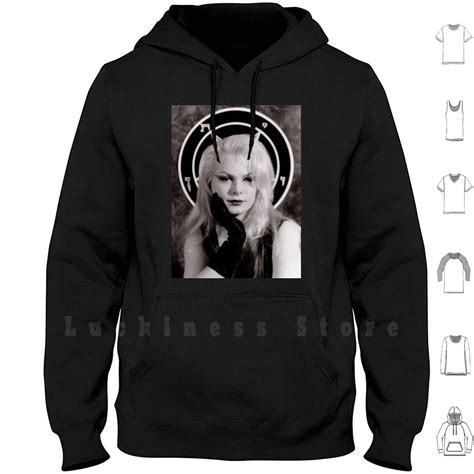 6 Hot Sexy Diane Hegarty Bikini Pics