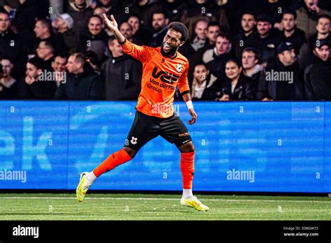 Den Bosch X Katwijk - DEN BOSCH, NETHERLANDS - DECEMBER 16: Mukhtar Suleiman of VV Katwijk ...