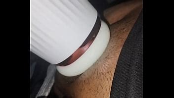 Outil allumé avec une chatte de poche pendant que sa femme dort XVIDEOS