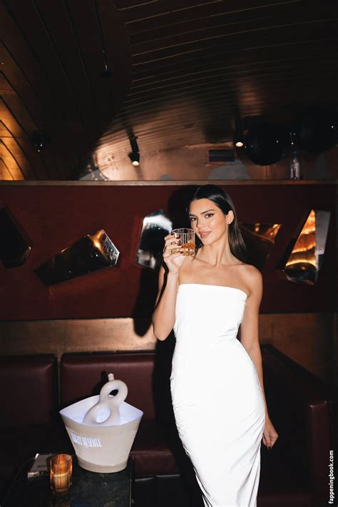 Kendall Jenner KendallJenner Nude OnlyFans Leaks Fappening Page 2 FappeningBook