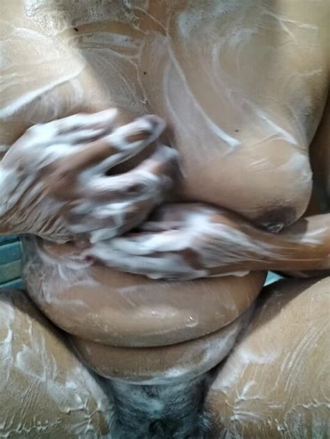 Aunty Fully Enjoys Sex While Taking Bath Feat ZeeOops XHamster