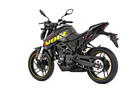 Voge 125 R una naked moderna extremadamente ágil y por menos de 3 000 euros MOTOSAN