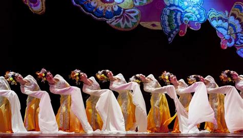 Imágenes de Sexy hot dancing girls libres de derechos Depositphotos