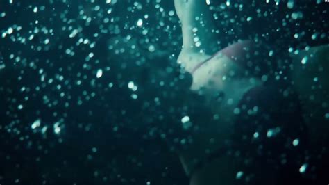 MARLBOROQUEENSEX BIKINI EMILY RUDD SEA CHANGE 2017