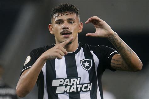 Segue o líder Botafogo visita o Goiás pelo Brasileirão Super Rádio Tupi