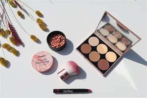 Beauty editorul a testat machiaj în nuanţele primăverii LIFE ro