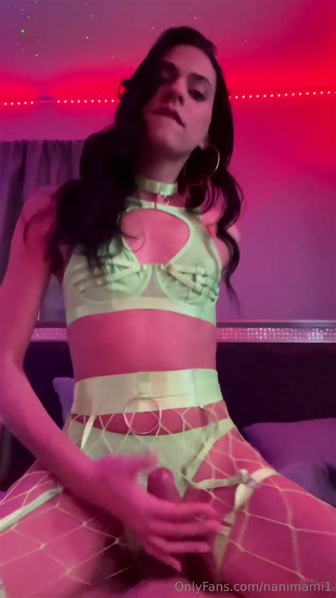 Transexual Latina Caliente Chupando Y Montando La Polla De Su Novio