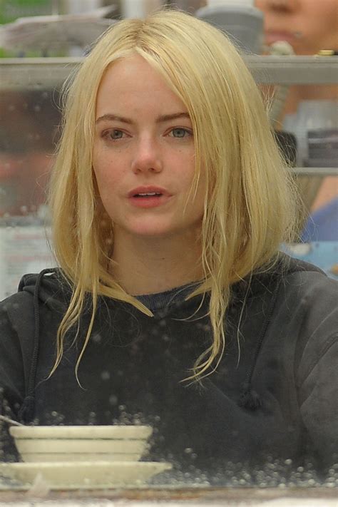 Emma Stone Is All Smiles Eats Out In New York 08132017 • Celebmafia